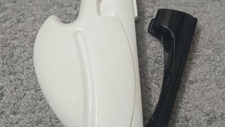 Prodám aero láhev 0,5l s carbonovým košíkem