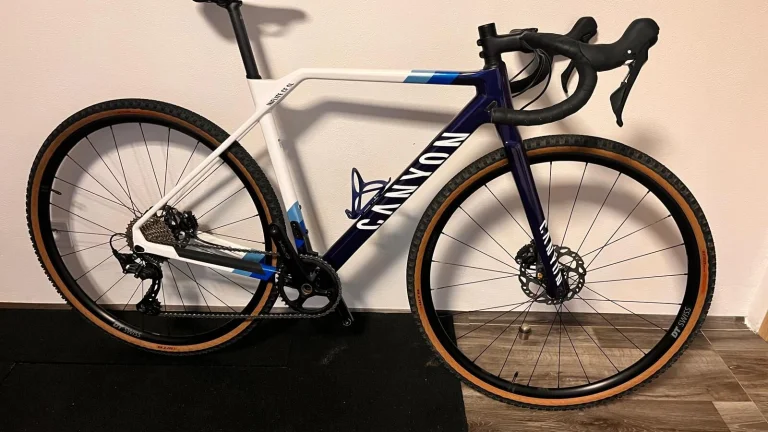 Canyon Inflite CF SL 6