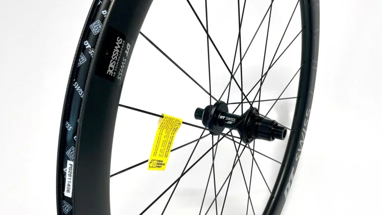 Nové zadní karbonové kolo 28" DT SWISS ARC DICUT 1400