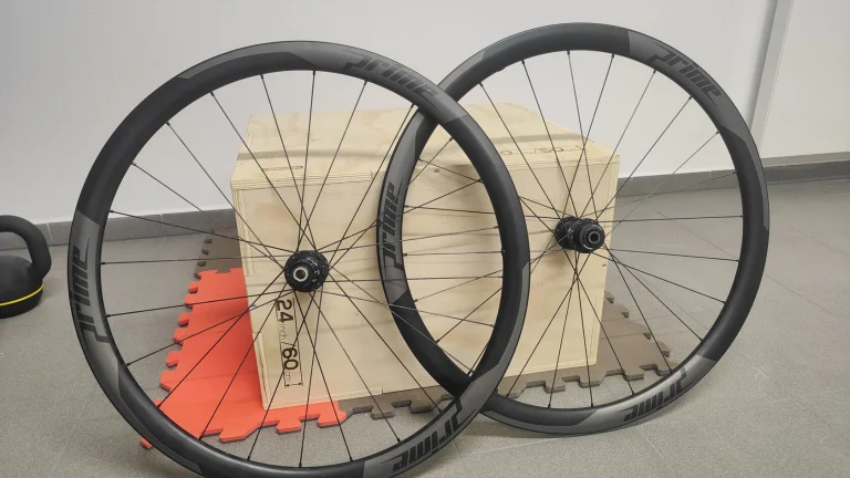 Zapletená kola Prime RR-38 Carbon Clincher Disc Road