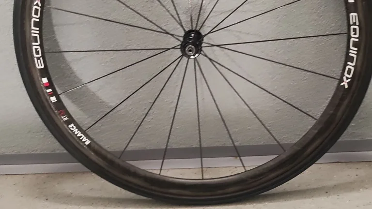 Predné koleso Equinox s galuskou Tufo S3 25mm na rýchloupínák