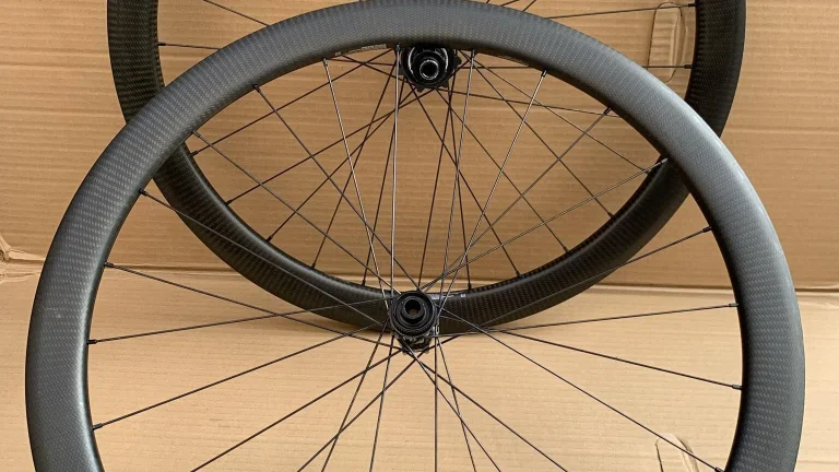 Kola MAVIC CXP PRO Carbon UST Disc + JAVAX M519 SP CL, 24/28 d. - 1650 g