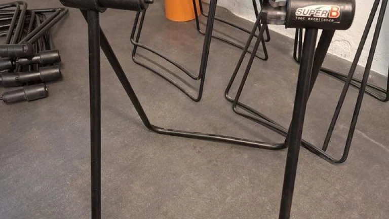 Prodám 11 ks stojanů na kola