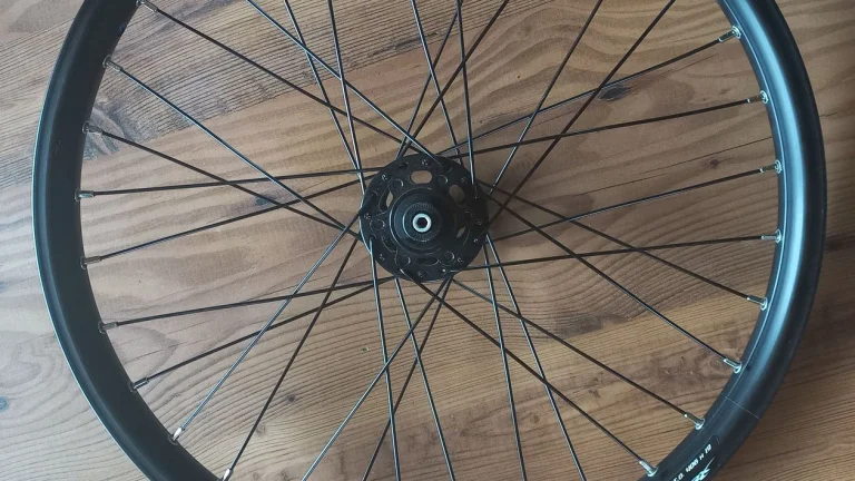 Zapletené přední kolo REMERX 20", disk - NOVÉ