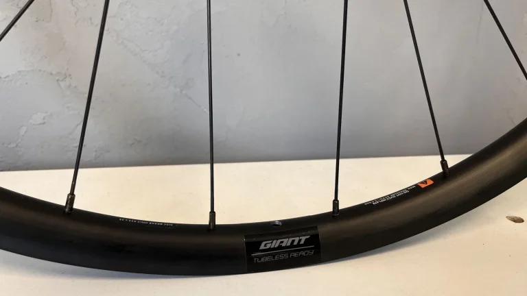 Zapletená gravel kola Giant P-X2 disc