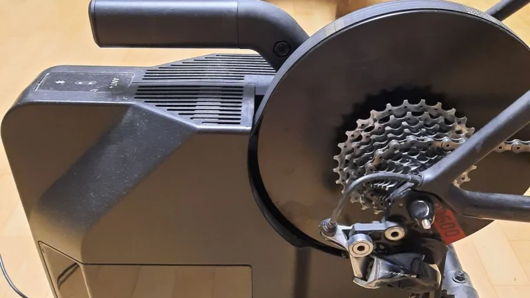 Prodám trenažer Van Rysel D500 včetně kazety shimano 11s.