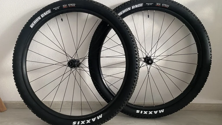 Syncros Silverton 2.5-30 6 Bolt, F: 15x110mm, R: 12x148mm