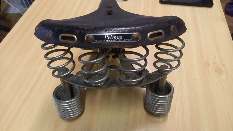Retro sedlo Primus