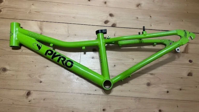 Dětský rám PYRO Twenty vel.20 výška 24cm
