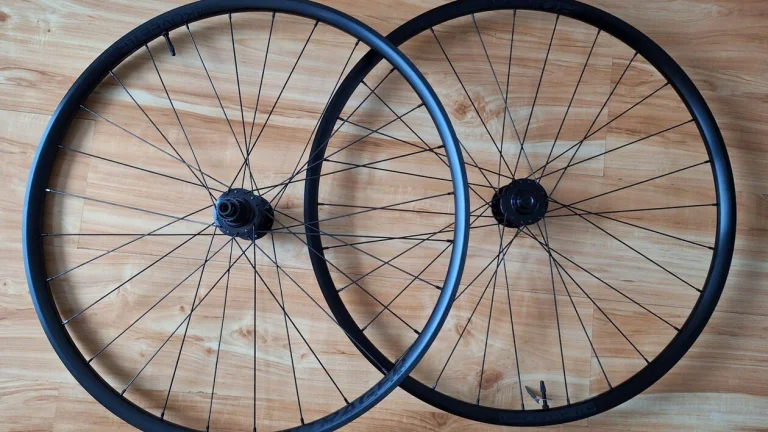 Zapletená kola Bontrager Kovee TLR