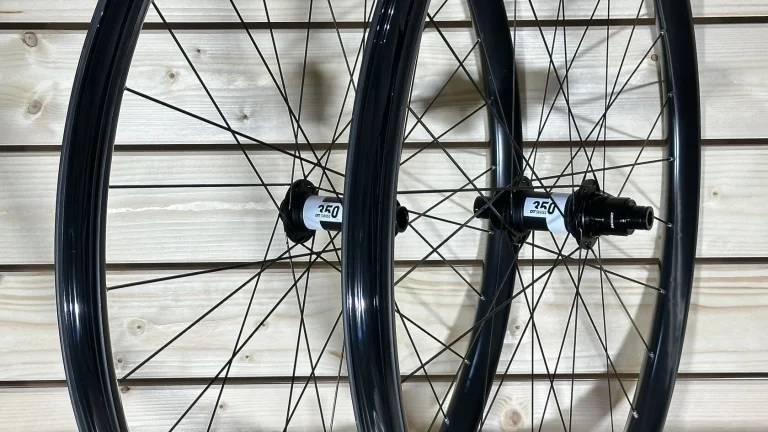 Zapletená MTB karbonová kola EIE A29C30D23 SL | DT 350 Boost | DT Aerolite | váha od 1296 gramů