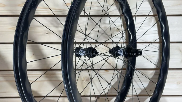 Silniční karbonová kola EIE SRG40TC28W SL | DT 350 Road Disc | DT Aerolite | váha od 1378 gramů