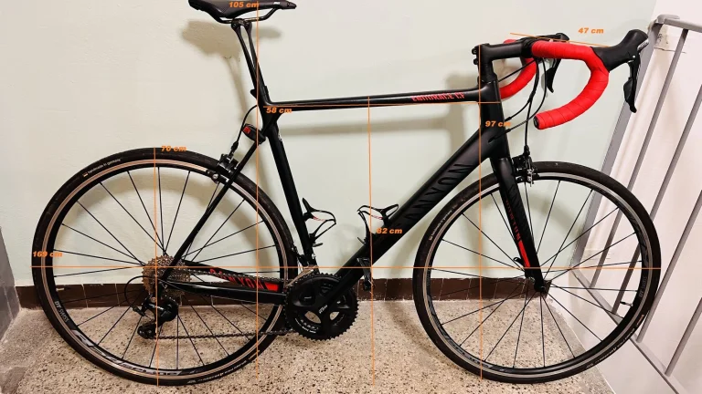KARBONOVÉ SILNIČNÍ KOLO: CANYON ENDURACE CF