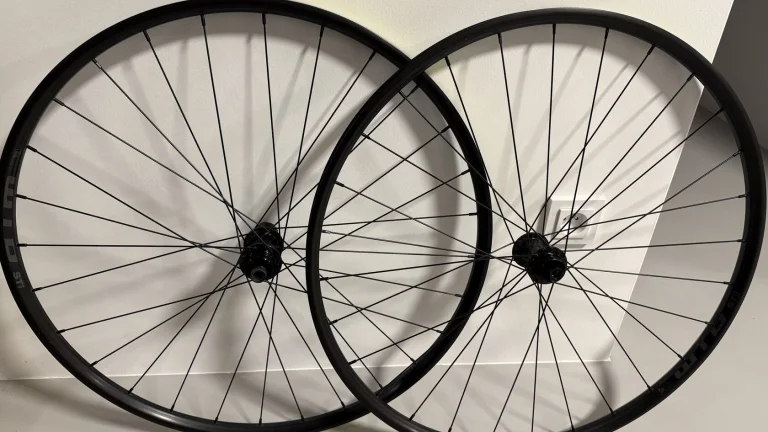 Gravel kola WTB STi vc. plastu Pirelli