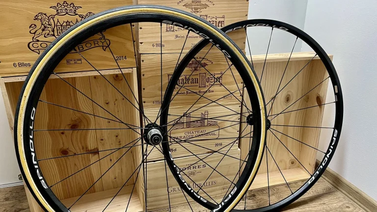 Ultralehká karbonová zapletená kola Spinollo (1068g komplet)