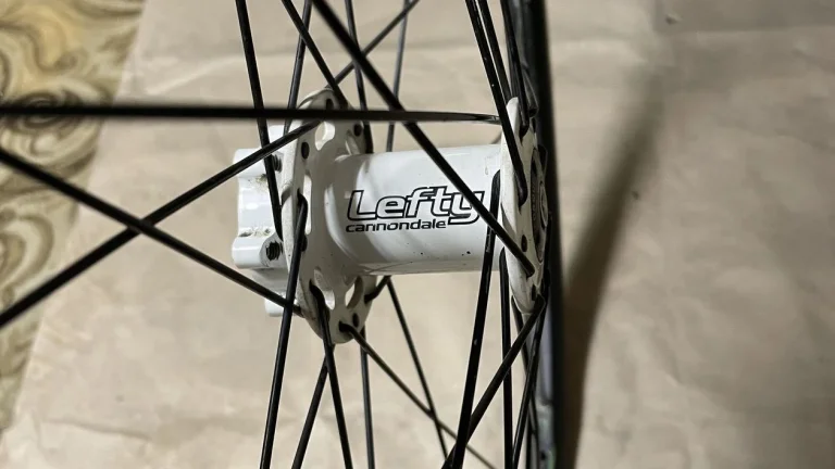 3x vypletená kola- už jenom ráfek s lefty nábojem