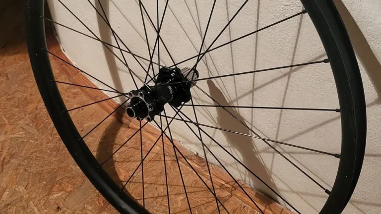 zadní kolo Syntace V30i
