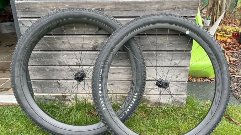 Zapletená kola Specialized Control 29 Carbon - 1450g