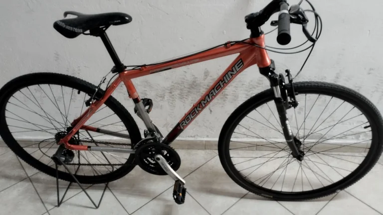 Starší renovované jízdní kolo krosové - trekingové pánské 28" RockMachine CrossRide 175