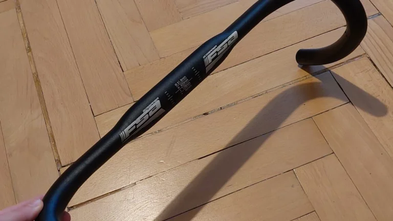 Silniční řídítka FSA Gossamer 420 mm
