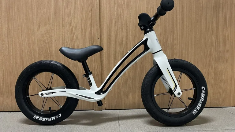 ULTRALEHKÉ DĚTSKÉ ODRÁŽEDLO Bungi Bungi LITE 12