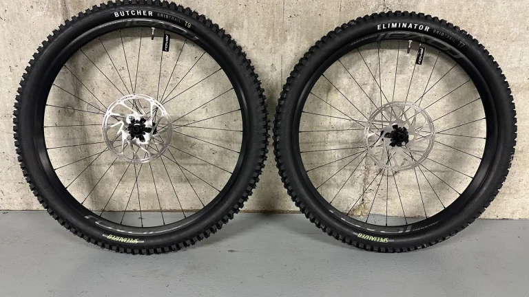 Prodám kompletní zapletená kola mullet Roval Traverse