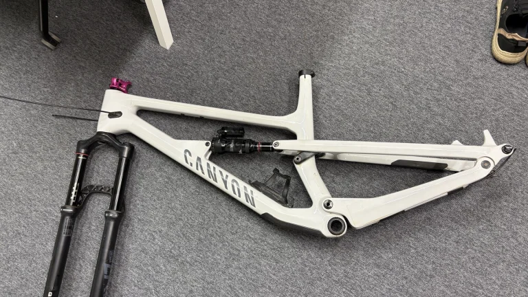 Prodám Canyon Spectral 125 CF7 2023 XL, včetně tlumiče a vidlice
