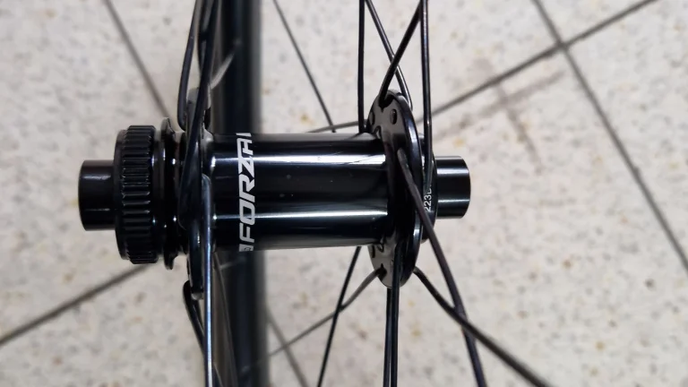 Zapletená ALU gravel kola Forza Northe DB