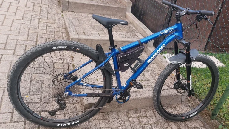 FAT BIKE Mongoose Argus Comp, odpružená vidlice + obutá kola 29"