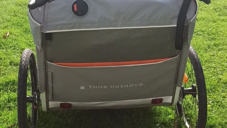 Prodám cyklovozík (sportovní kočárek) norské značky THOR. Pro 2 děti.