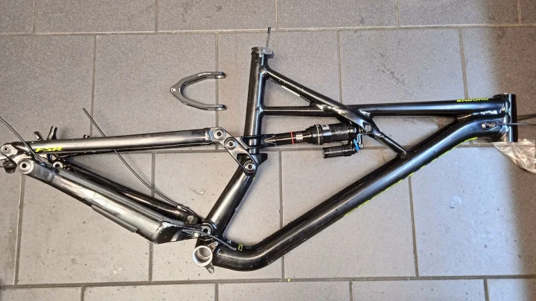 rám Specialized Enduro 29 velikost L + tlumič