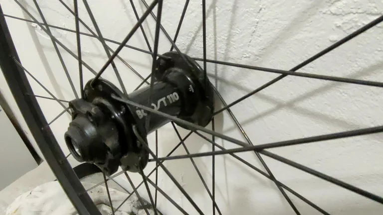 Prodám pár zapletených kol Bontrager Connection 29""