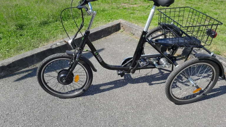 Prodám - Elektro tříkolka Apache Etrike 20" černá
