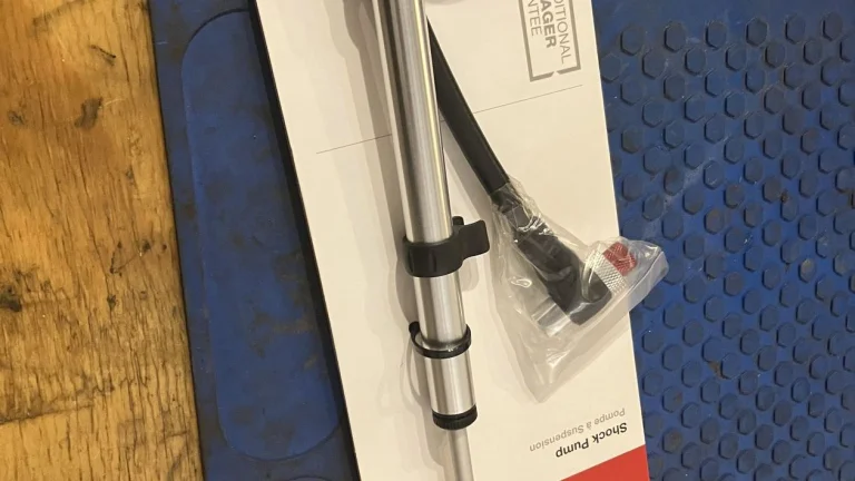 Pumpička na vidlice a tlumiče Bontrager Shock Pump