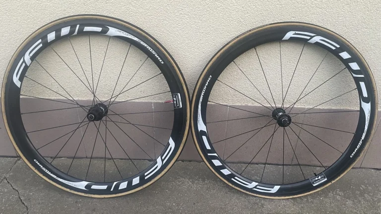 Zapletená kola FFWD F6R