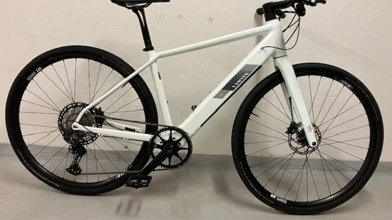 Lehké elektrokolo Canyon 15,6 kg