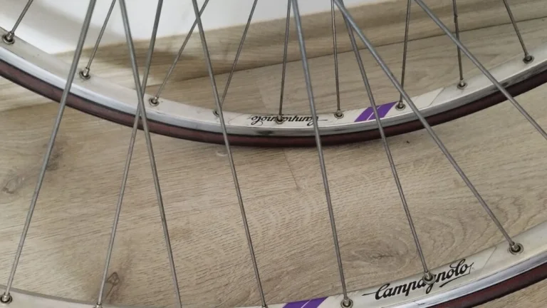 Campagnolo Strada, náboje Shimano , Tufo pro
