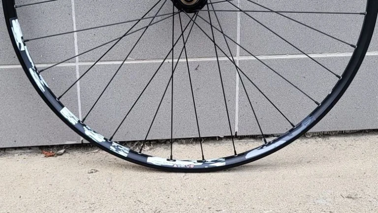 ZAPLETENÉ ZADNÍ KOLO 29"SRAM