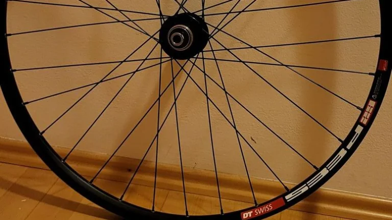 ZADNÍ KOLO 29 RÁFEK DT SWISS 533D+NÁBOJ SHIMANO XT FHM8110 12x142mm 12 kolečko 32děr