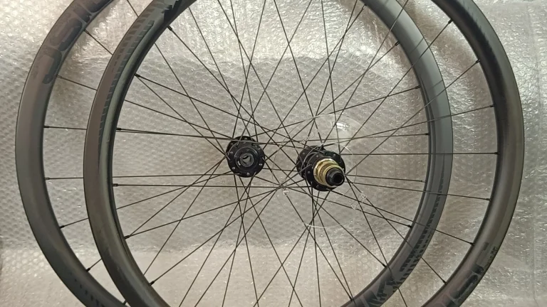 Sada kol Novatec R3 Carbon Gravel/ Road