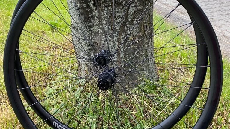 NOVÁ Zapletená kola Müller's GRAVEL 28" ořech MICROSPLINE 28d
