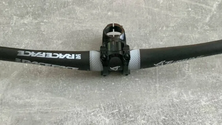 Řídítka a představec a Race Face Turbine R