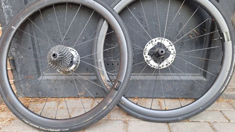 GIANT SLR 1 36 - zapletená karbon kola, ořech shimano 11s