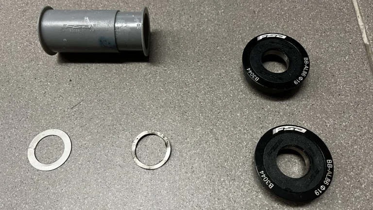 Prodám středové složení FSA PRESSFIT osa 19mm