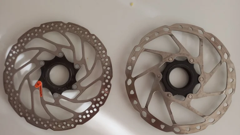 Prodám/vyměním kotouče Shimano 180 mm center lock, lehce jeté
