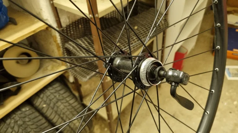 26" pření kolo - DP20 Alexrims ráfek, Shimano náboj - rychloupínák, centerlock