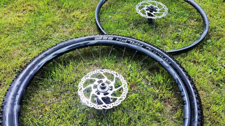 Prodám kola GIANT XCT 29" BOOST PÁR