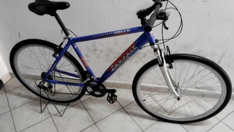 Starší renovované jízdní kolo krosové - trekingové pánské 28" Favorit Formula SX