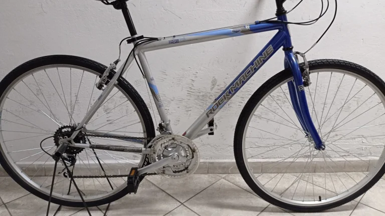 Starší renovované jízdní kolo krosové - trekingové pánské 28" RockMachine Ride75