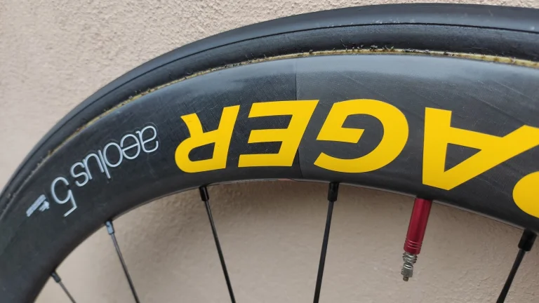 Zapletená kola Bontrager Aeolus 5